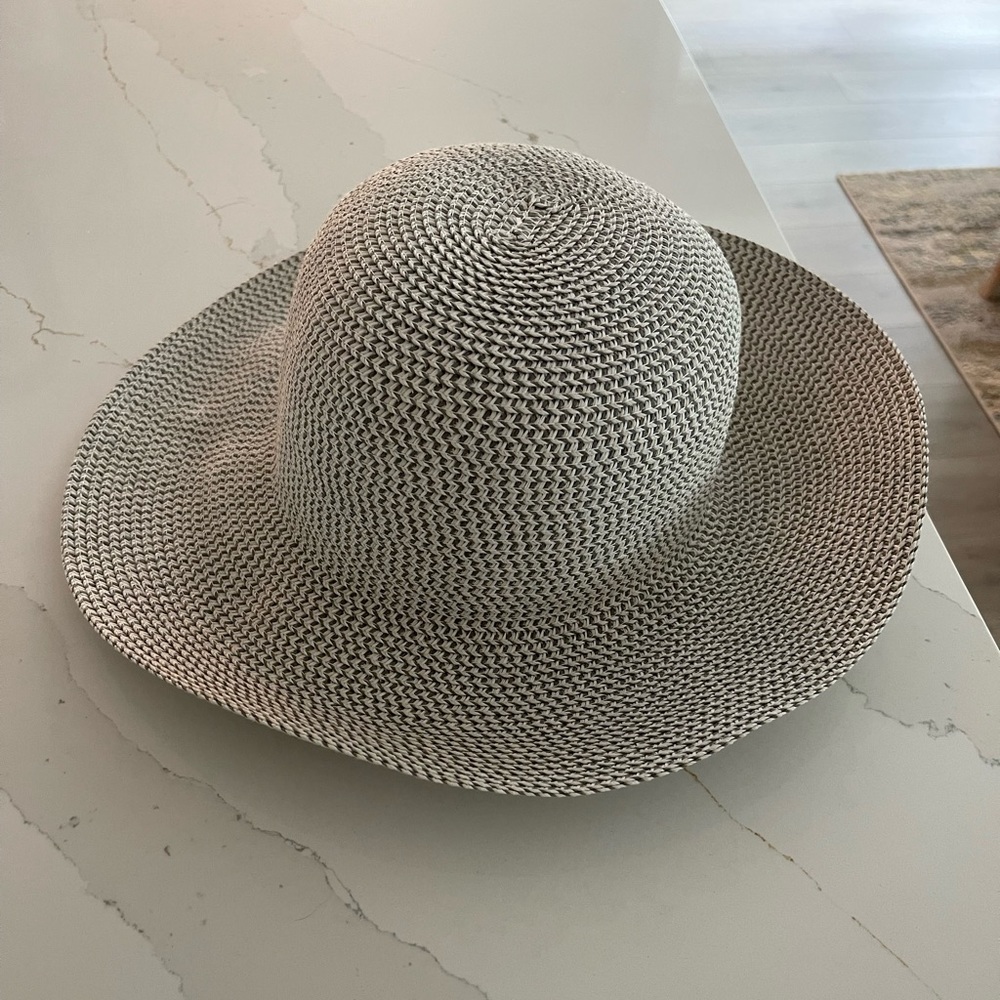 Floppy hat